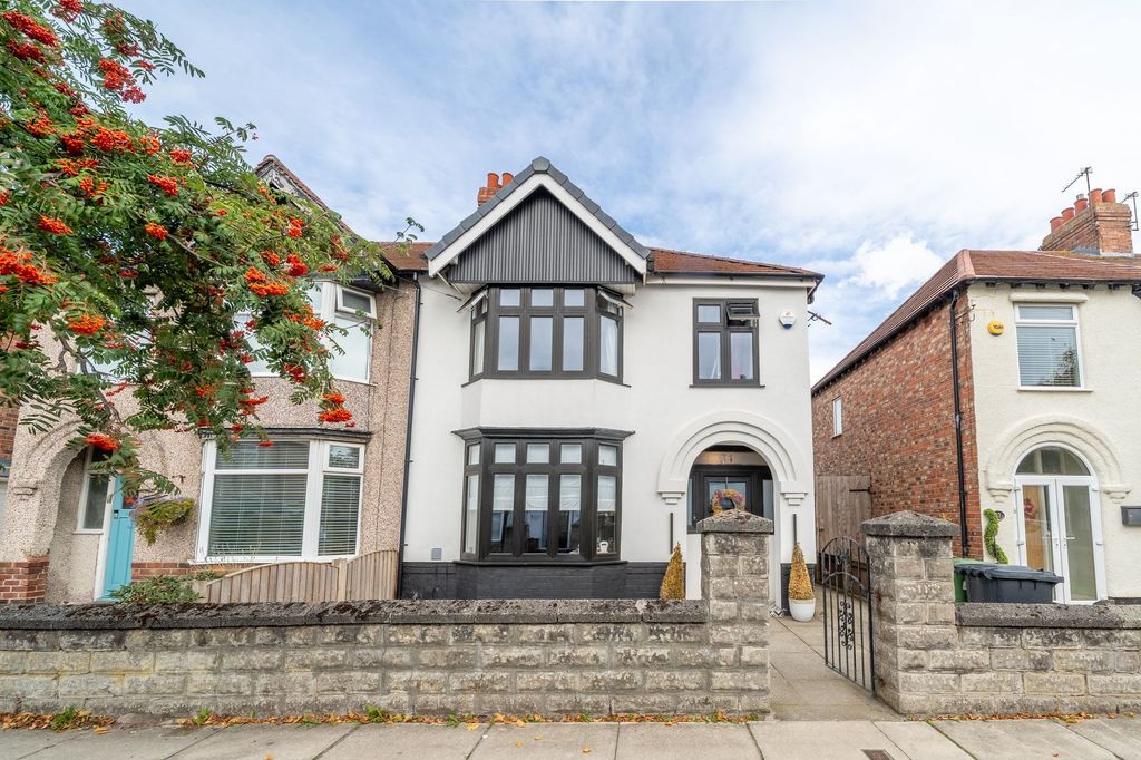 Property photo 1 of 28
