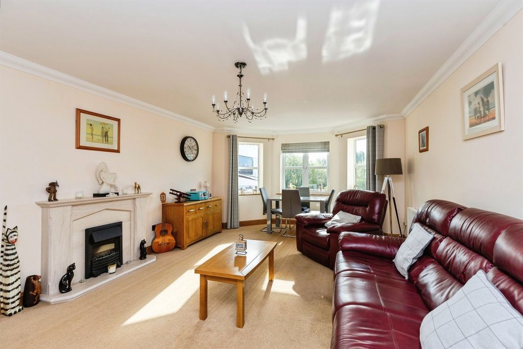 Property photo 3 of 19