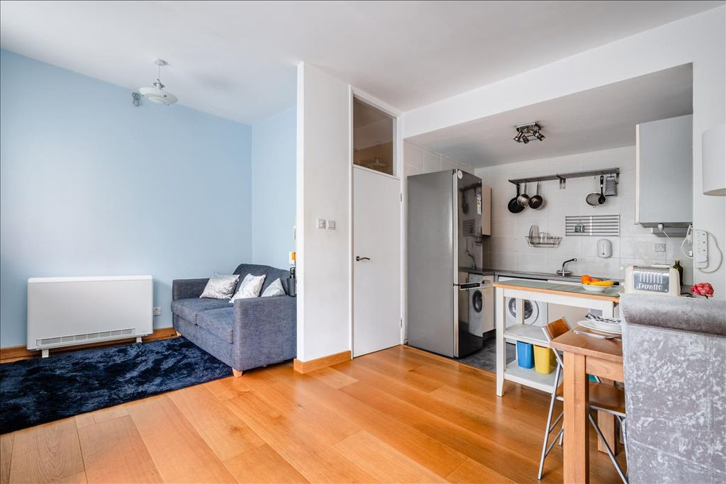 Property photo 3 of 18