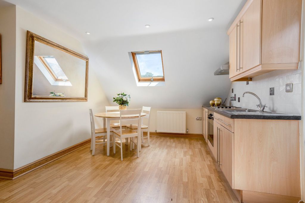 Property photo 3 of 9 Kitchen