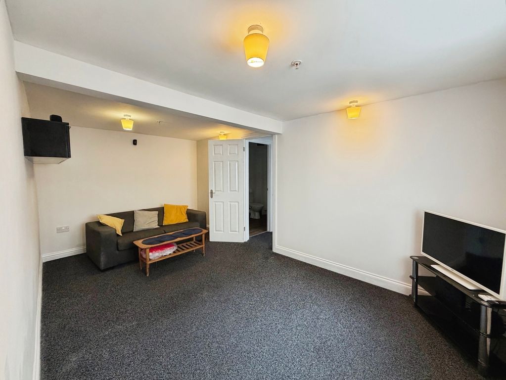 Property photo 3 of 11 Pbox-Img.Jpg