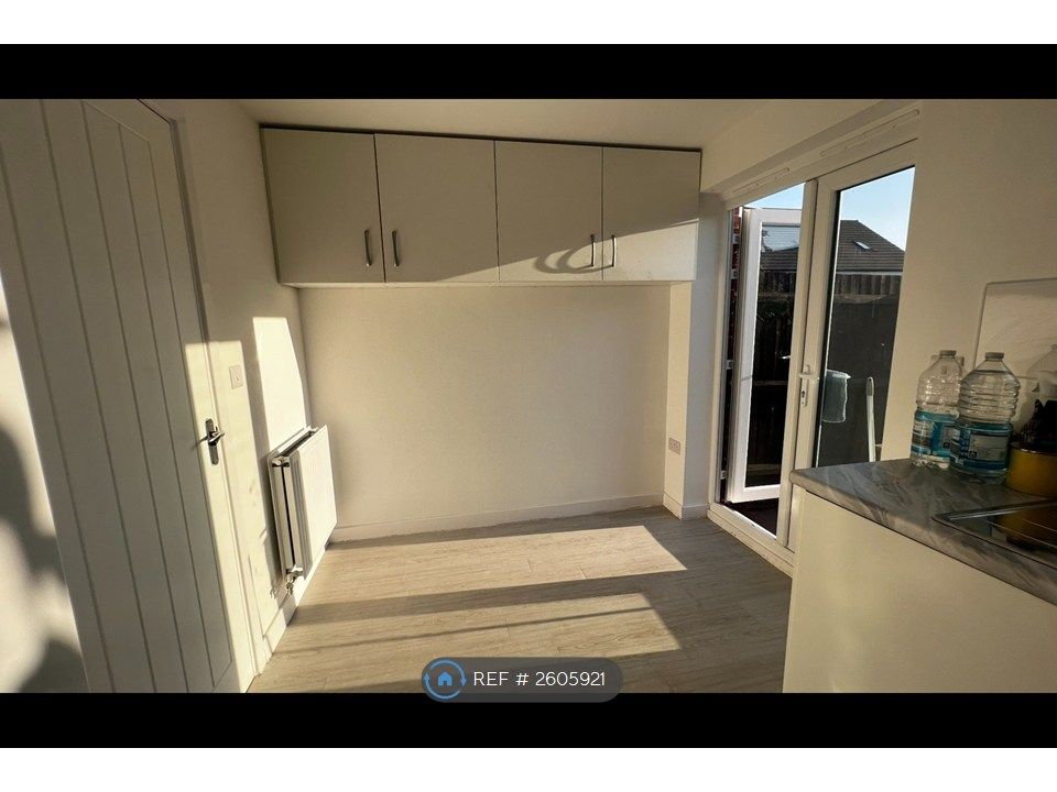 Property photo 3 of 21 Kitchen 2