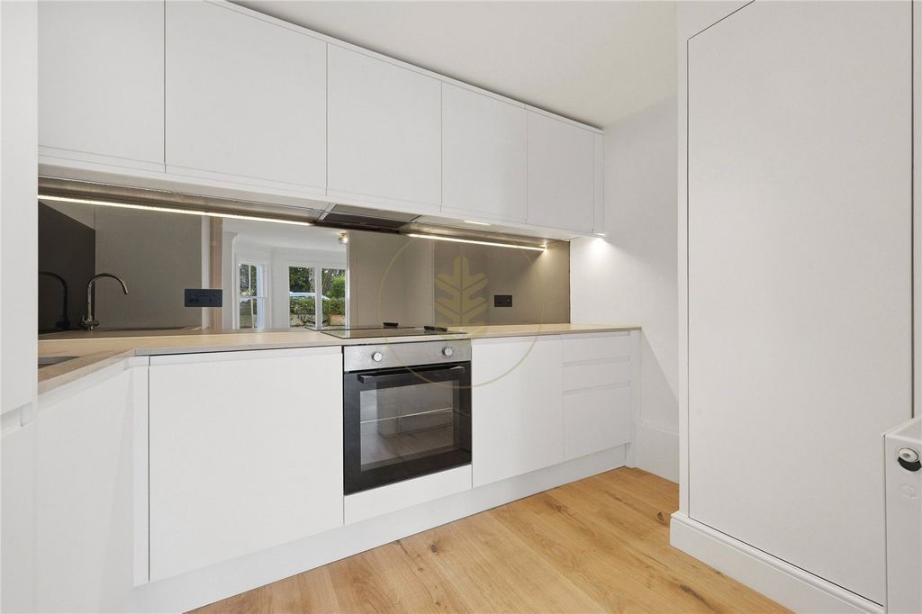 Property photo 2 of 13 Picture No. 11