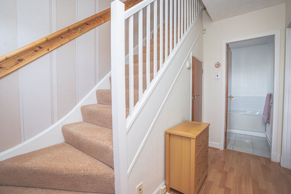 Property photo 3 of 34