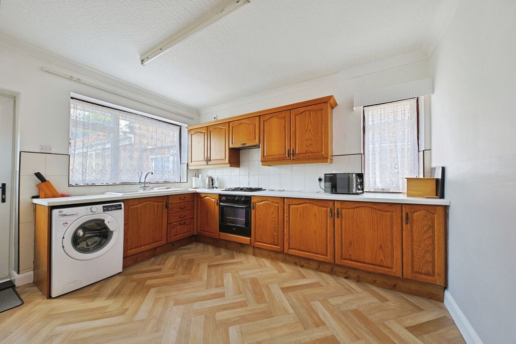 Property photo 3 of 9 4182845