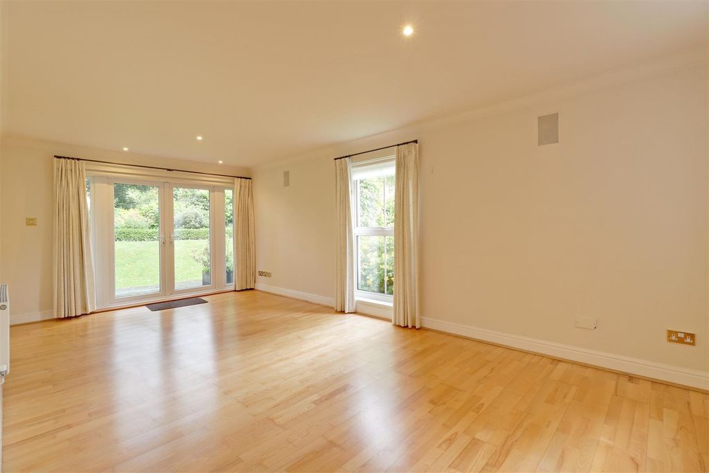 Property photo 3 of 20