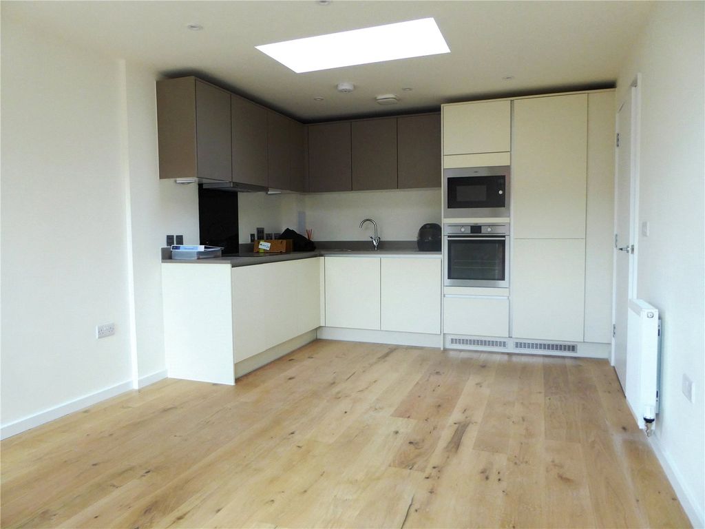 Property photo 2 of 8 Kitchen/Lounge