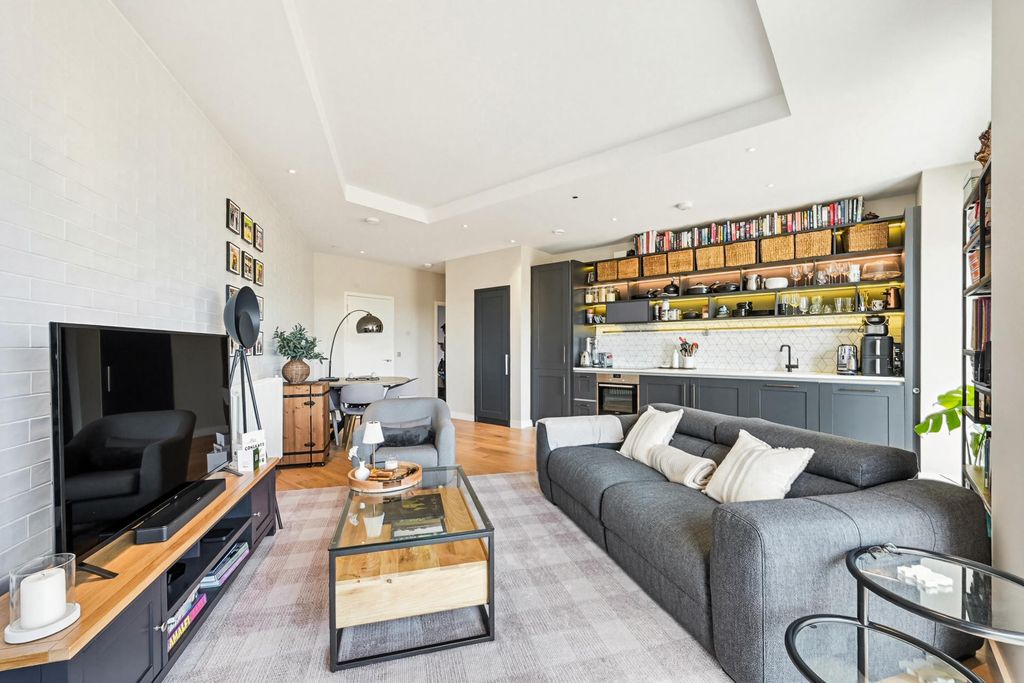 Property photo 3 of 12