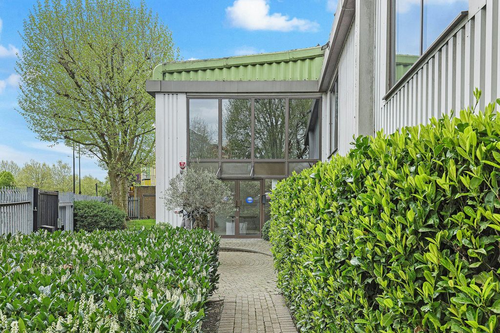 Property photo 1 of 9 Fre__Ground_Floor__22_Abbey_Road__3.Jpg
