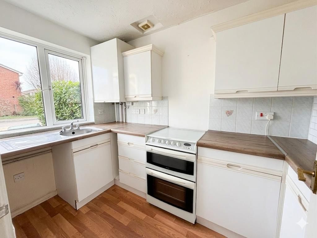 Property photo 2 of 11 Kitchen