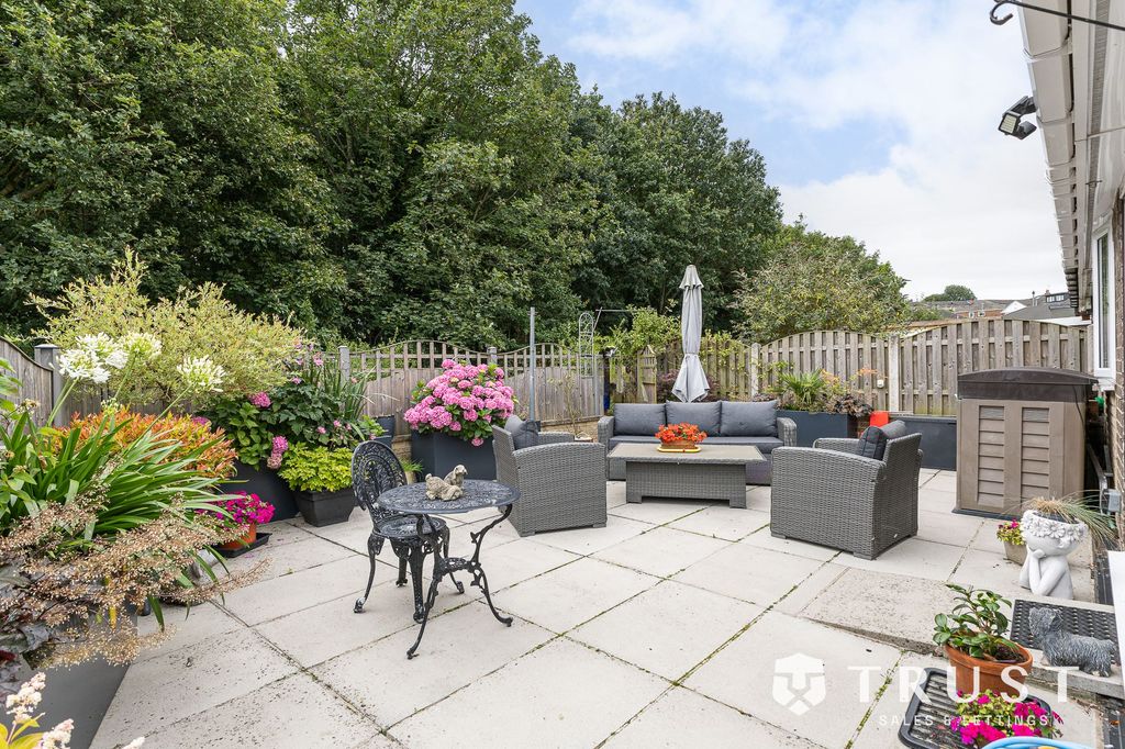 Property photo 2 of 30