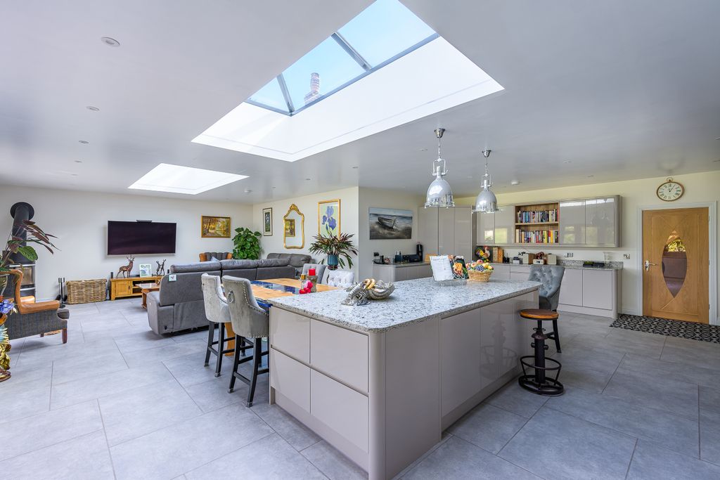 Property photo 3 of 29 Kitchen/Diner