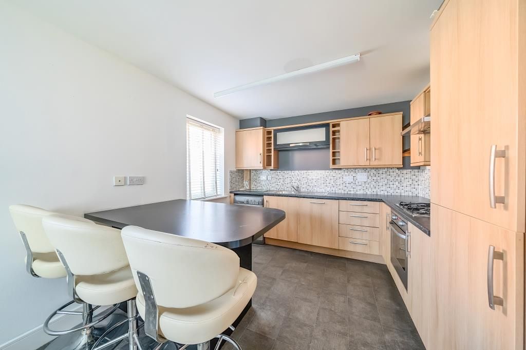 Property photo 2 of 11 Kitchen