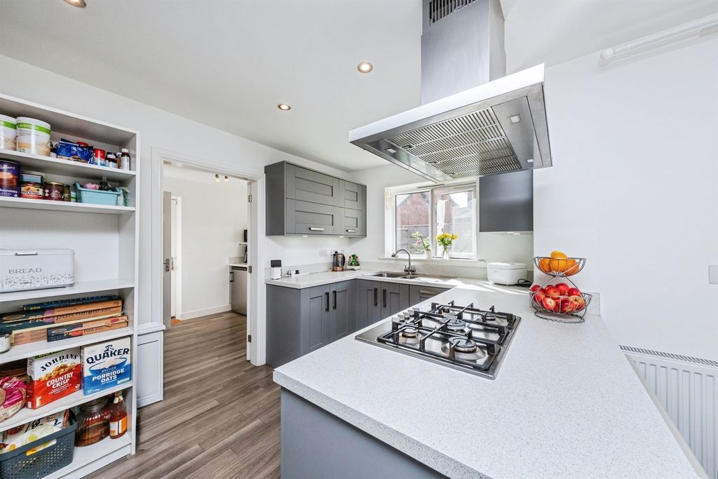 Property photo 3 of 17