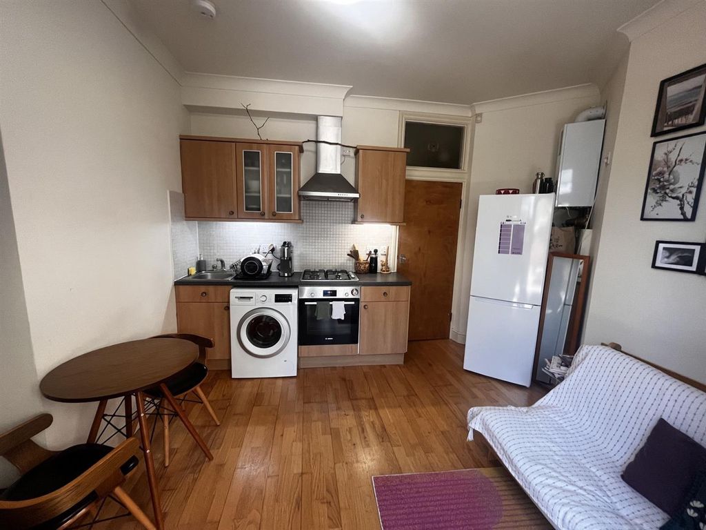 Property photo 1 of 7 Living 3.Jpg