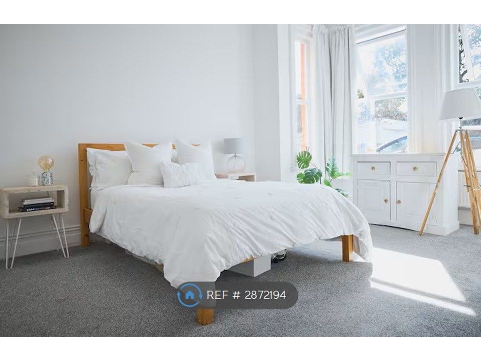 Property photo 1 of 13 Bedroom 1