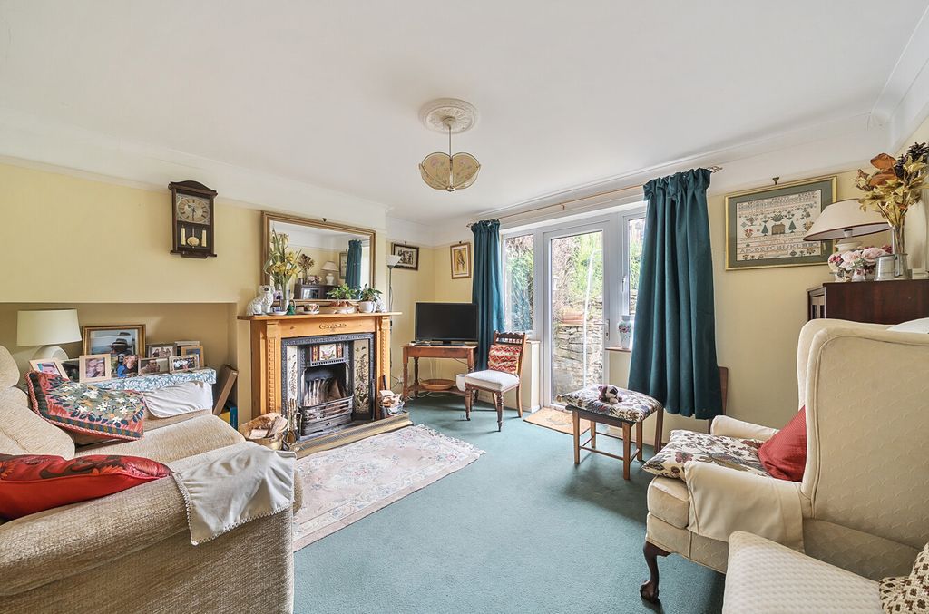 Property photo 3 of 18 Sitting Room