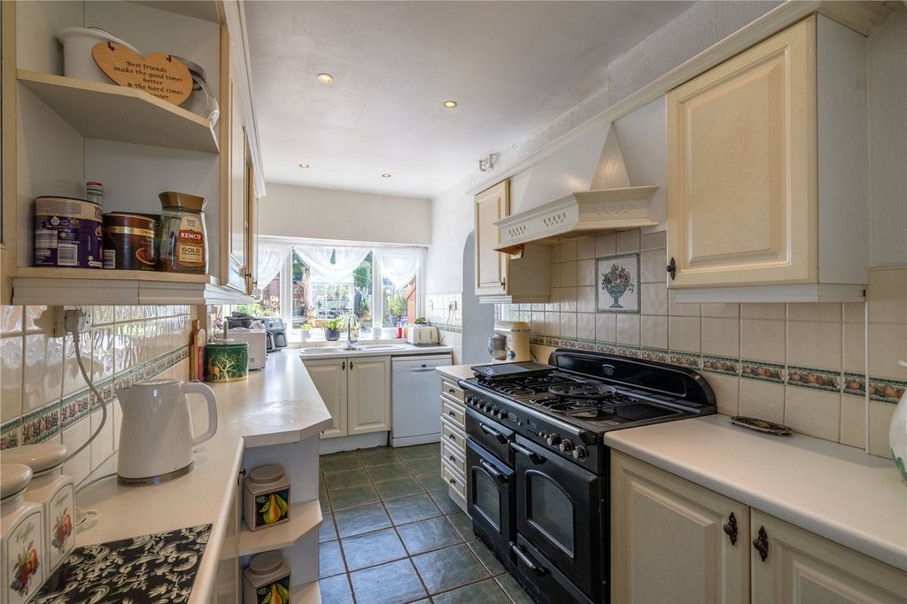 Property photo 2 of 22 Picture No. 23