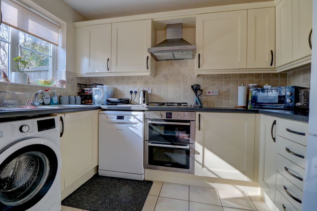 Property photo 3 of 14 Kitchen
