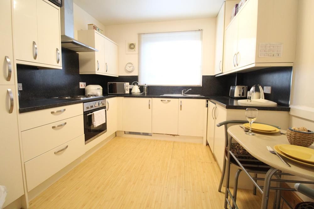 Property photo 3 of 8 Kitchen