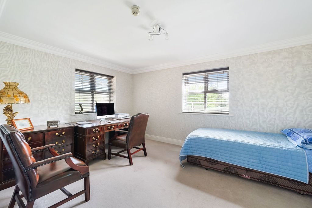 Additional image 20 of 3 bed flat for saleValley Court, Reigate RH2