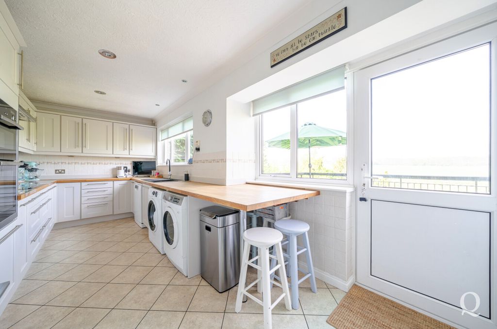 Property photo 3 of 36 Caf3500F-3277-49E...