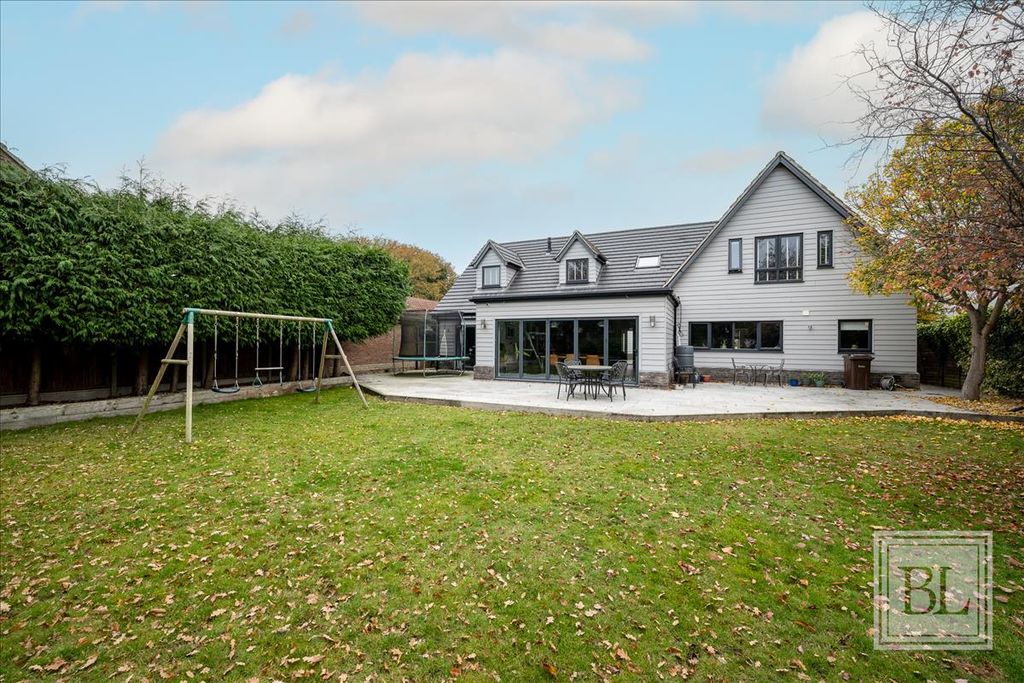 Property photo 2 of 27