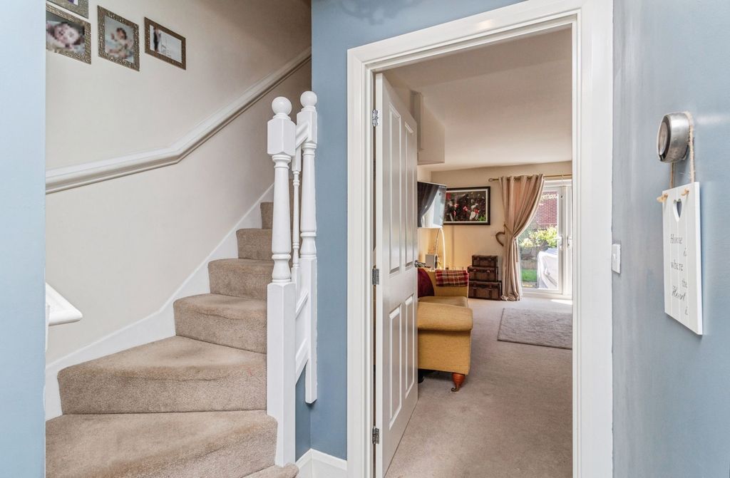 Property photo 2 of 17 Pbox-Img.Jpg