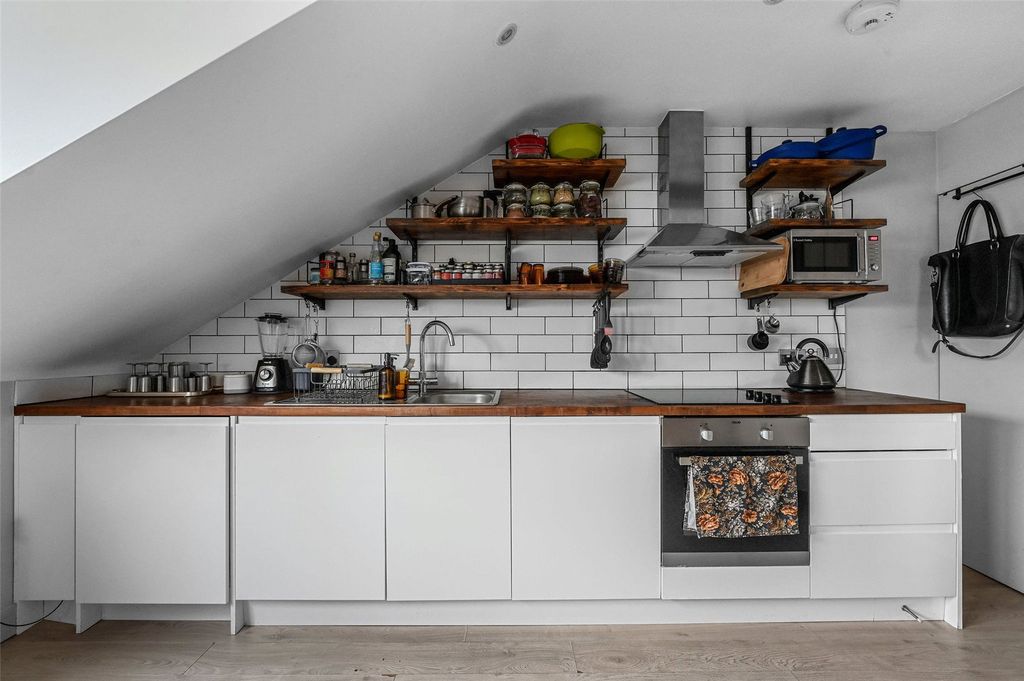 Property photo 3 of 9 Lower Clapton Rd, E5