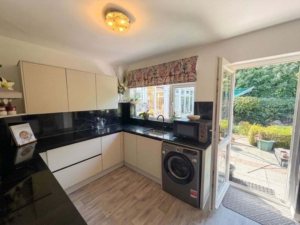 Property photo 3 of 12 Kitchen
