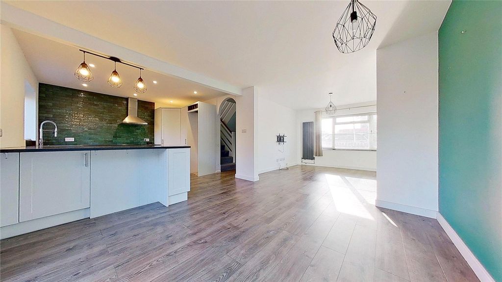 Property photo 2 of 15 Picture No. 21