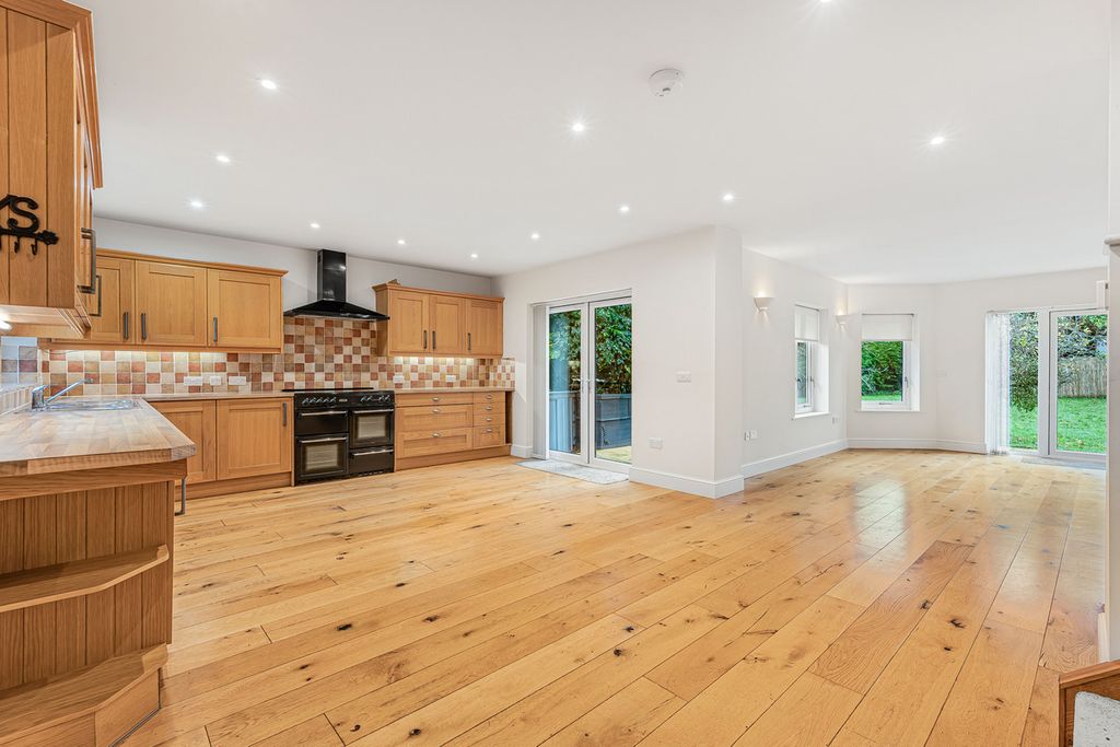 Property photo 2 of 25