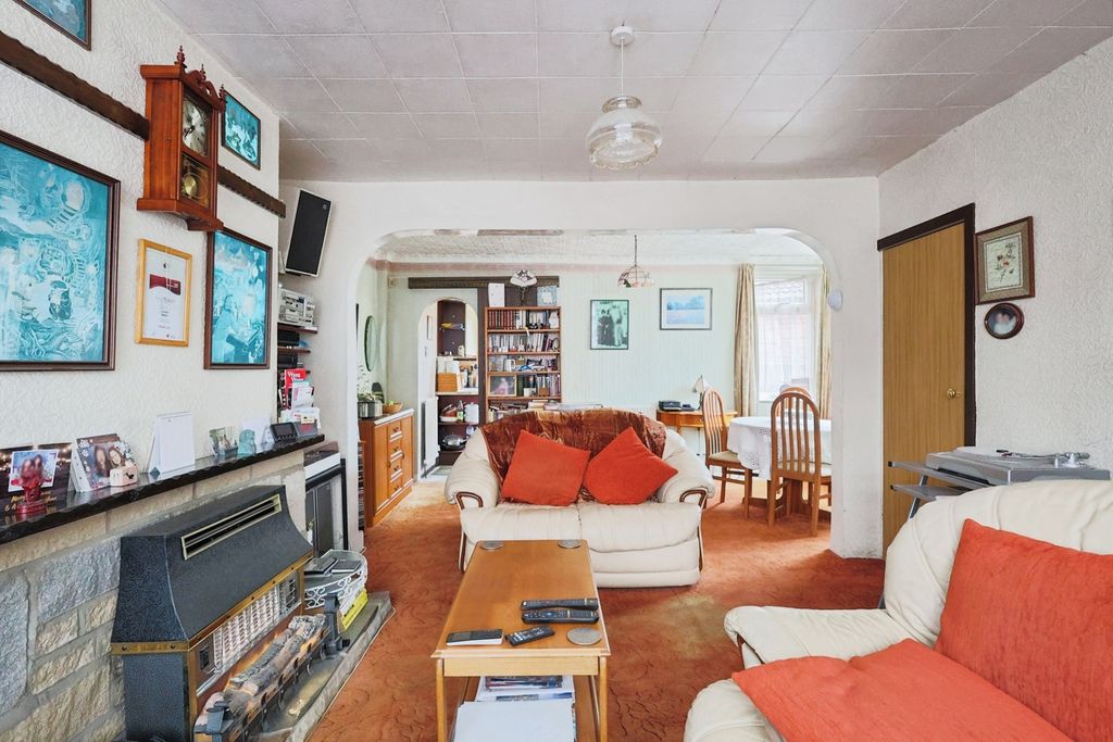 Property photo 2 of 17 Photo