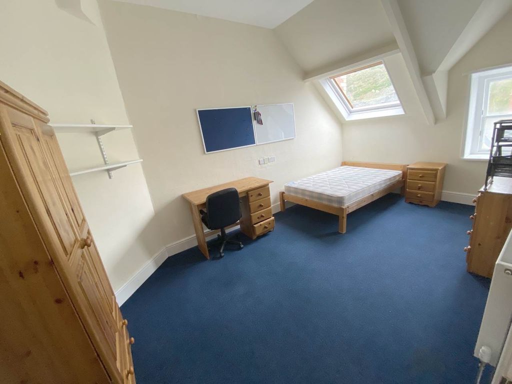 Property photo 3 of 6 Bedroom 1