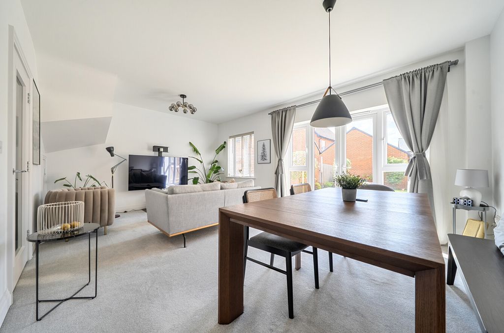 Property photo 3 of 18 1456183-4-69Fd0A3...