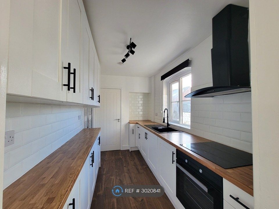 Property photo 1 of 16 Modernised Kitchen With Built In Appliances