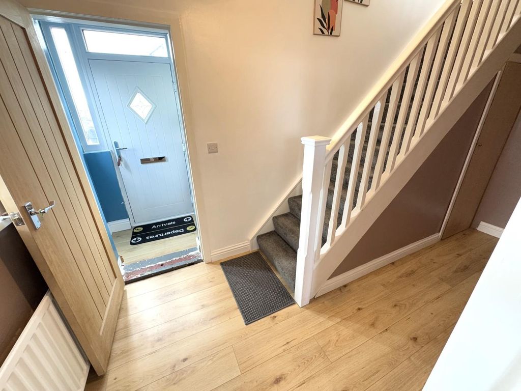 Property photo 2 of 24 Hall