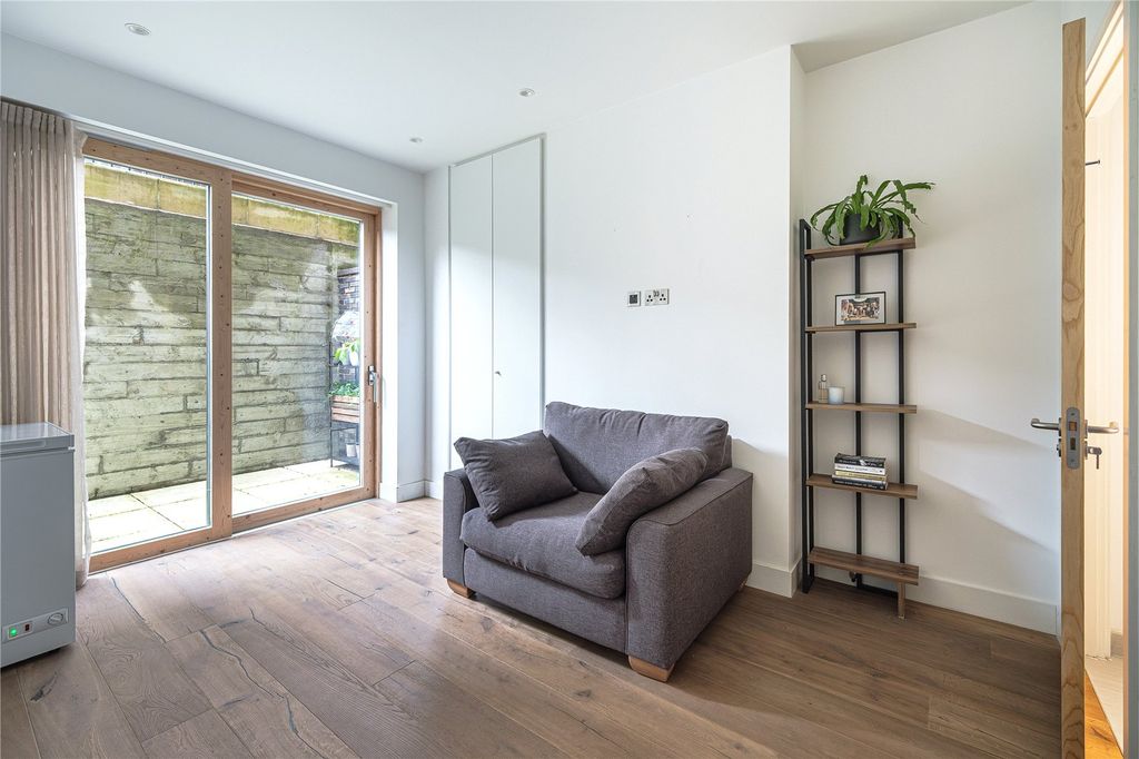 Property photo 2 of 20 Picture No. 32