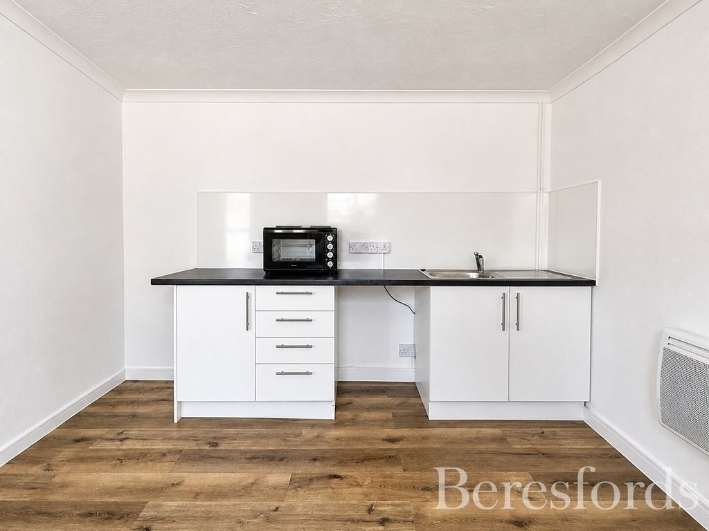 Property photo 3 of 6 Kitchen