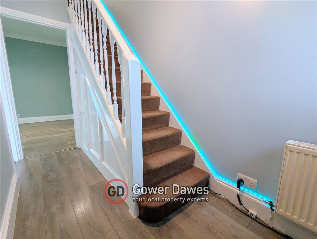 Property photo 2 of 12 Hallway