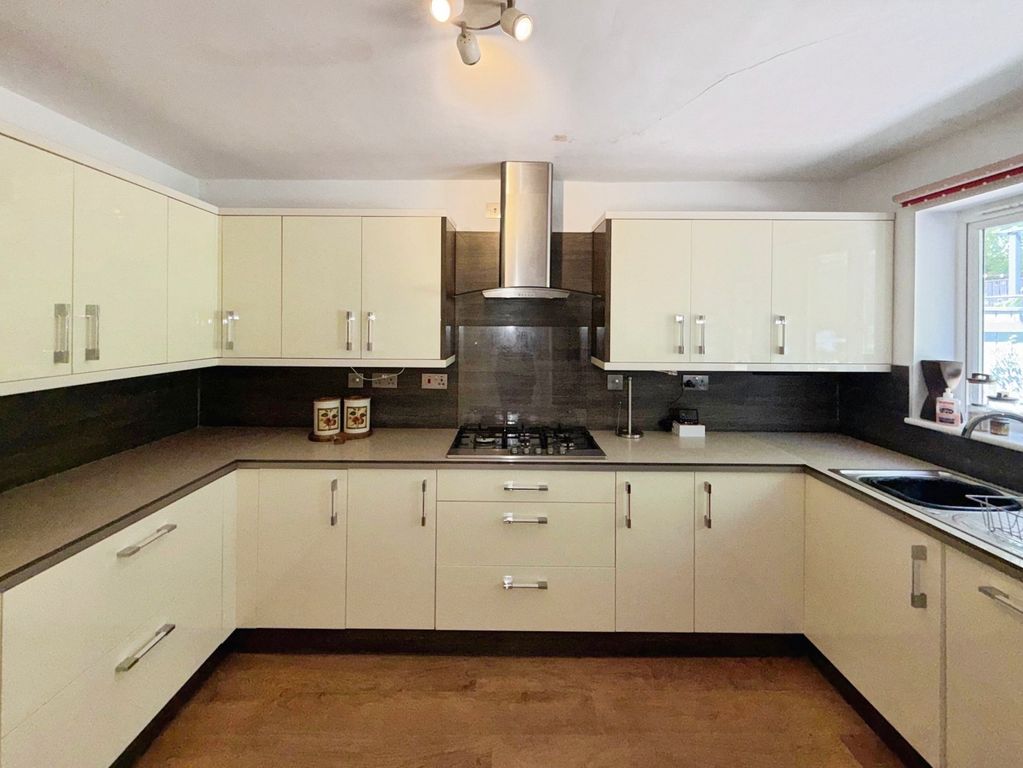 Property photo 3 of 13 Kitchen