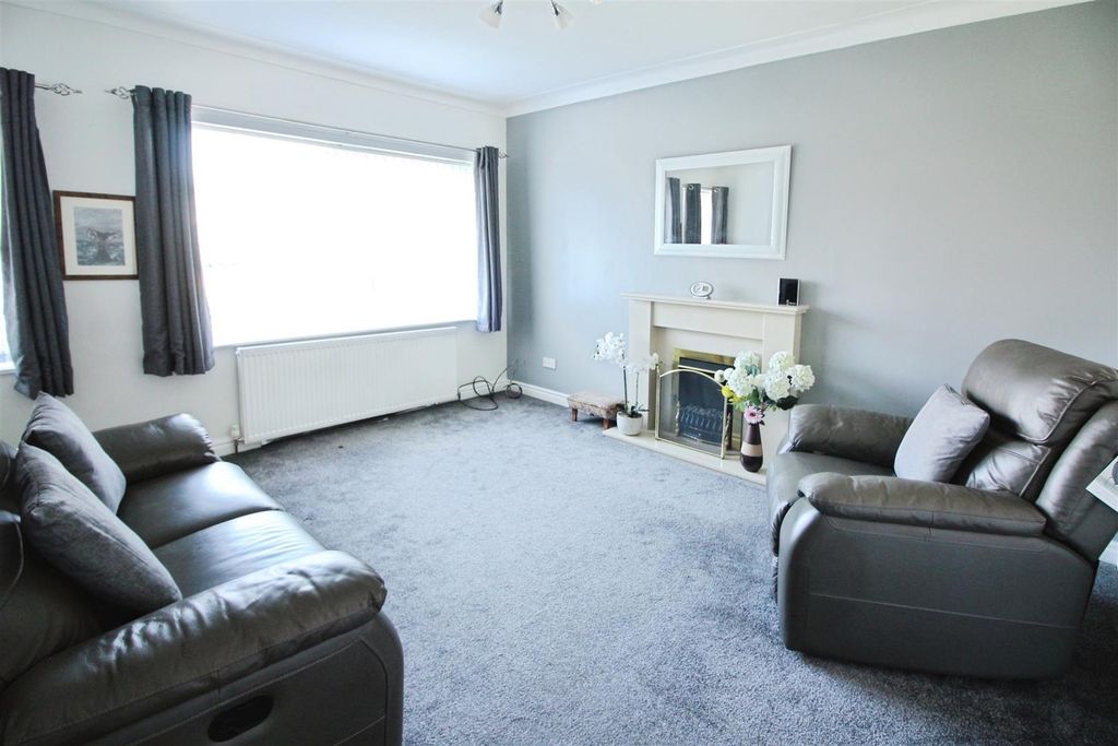 Property photo 2 of 11 Living Room