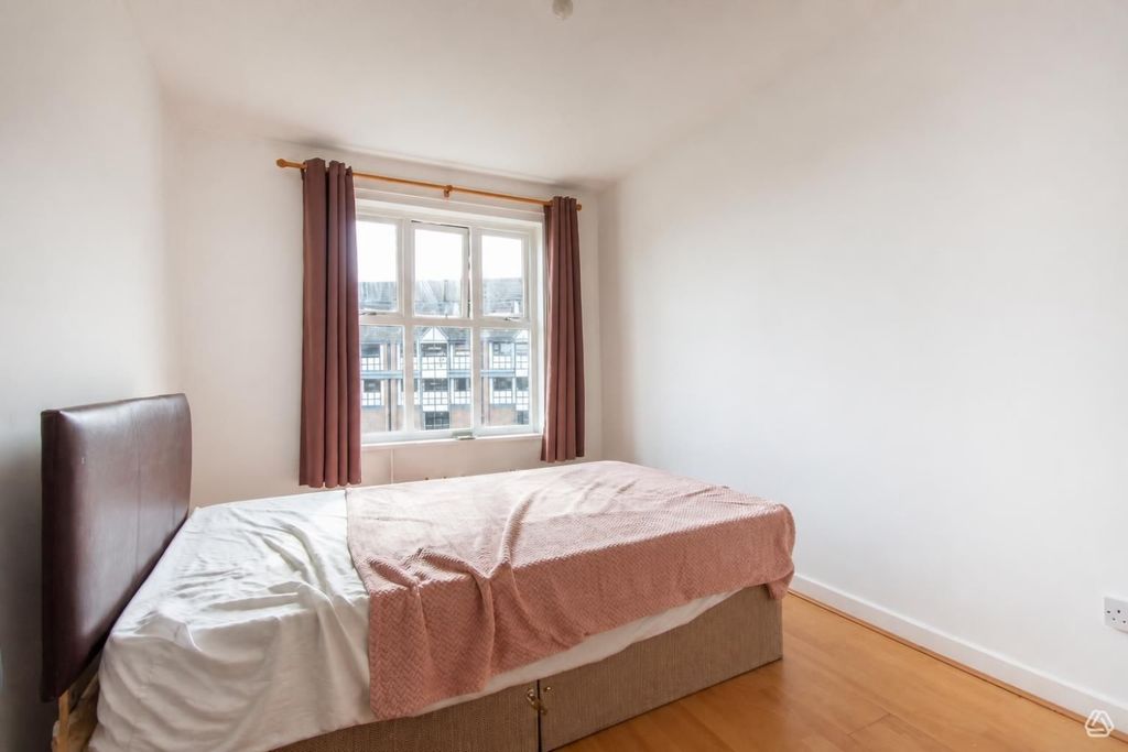 Property photo 2 of 9 Chaton Image (2)