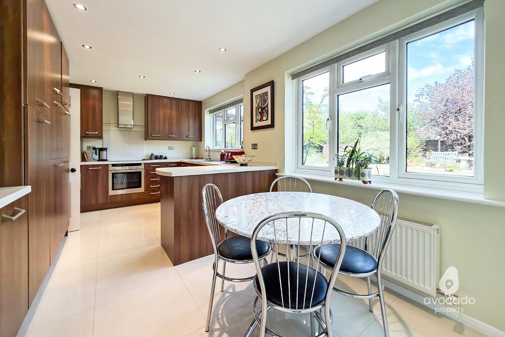 Property photo 2 of 22 5515813