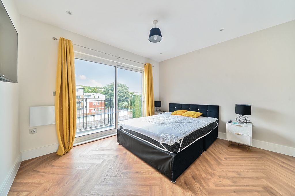 Property photo 2 of 10 1332241-18-6889ee...