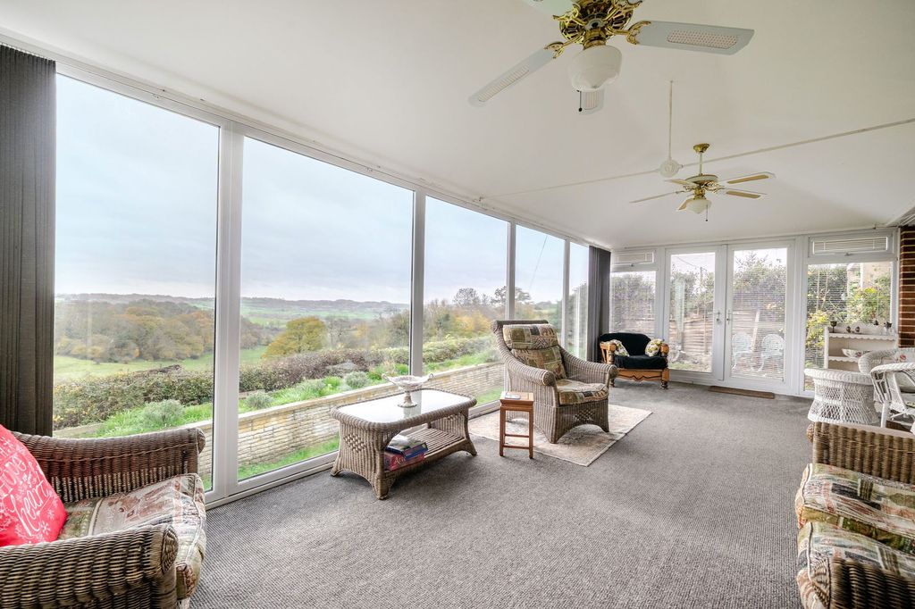 Property photo 3 of 31