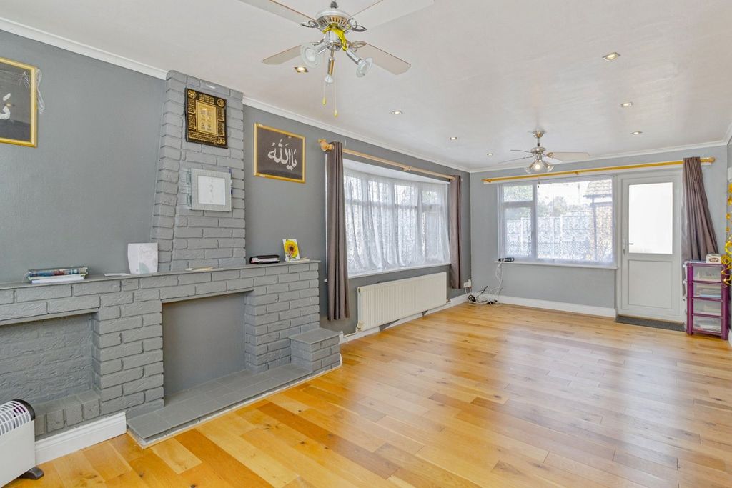 Property photo 3 of 20