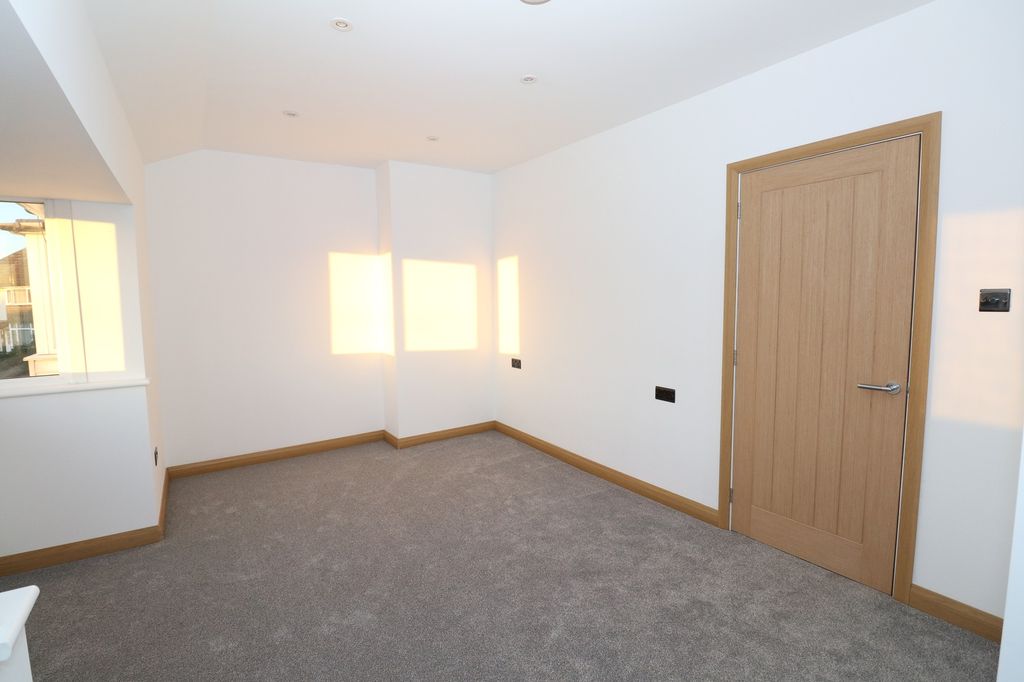 Property photo 3 of 8 Img_7084