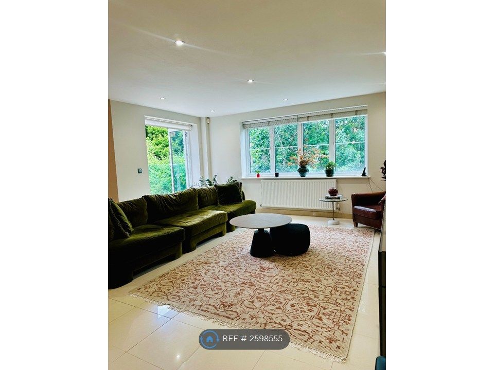 Property photo 1 of 9 Living Room