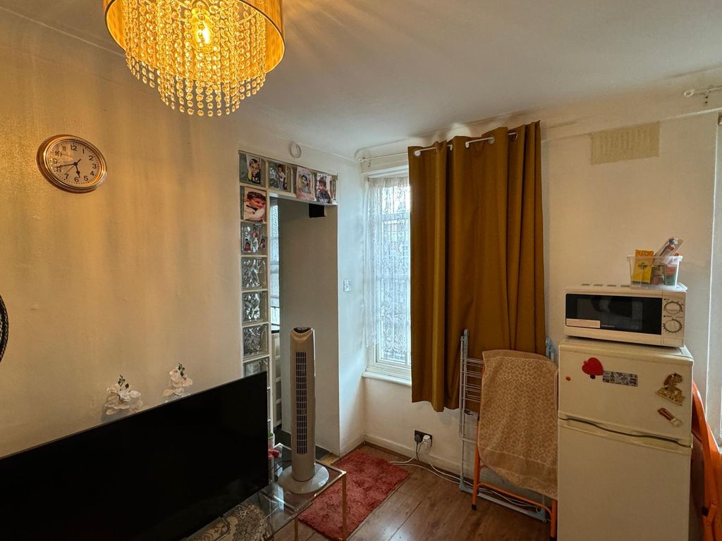 Property photo 3 of 9